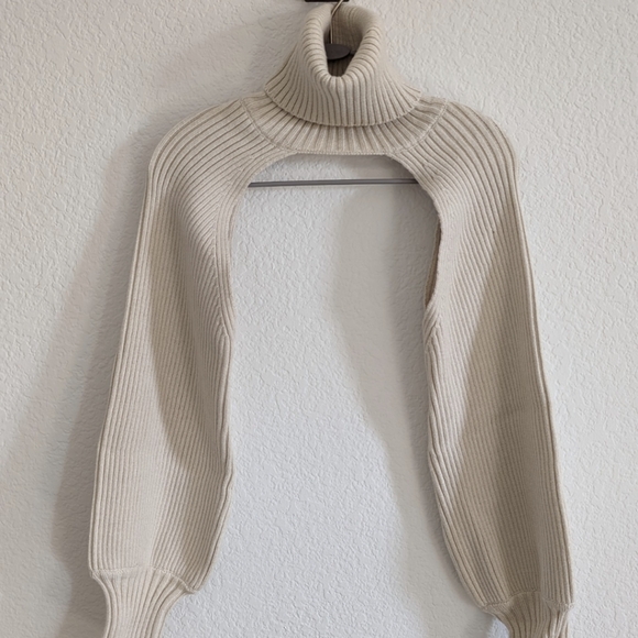 Zara ARM Warmer - Picture 13 of 16